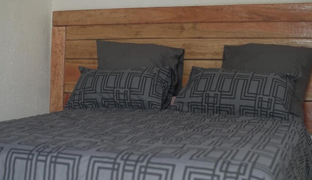 Mbumba Overnight Accommodation in Edinburgh