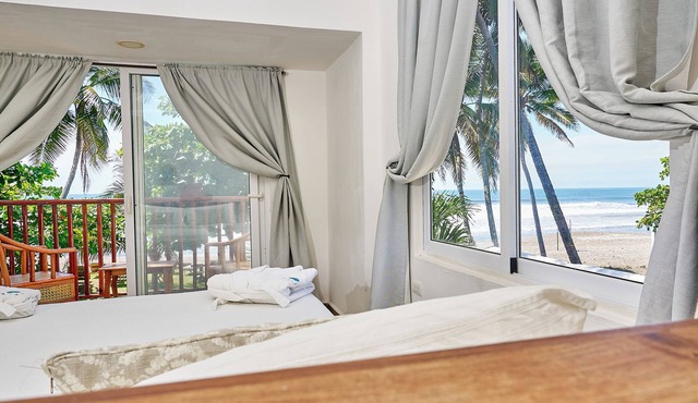 Melon 7 - Double room with sea views, terrace or balcony in Poneloya