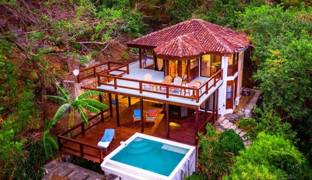 Mi Casa, Su Casa in Tola
