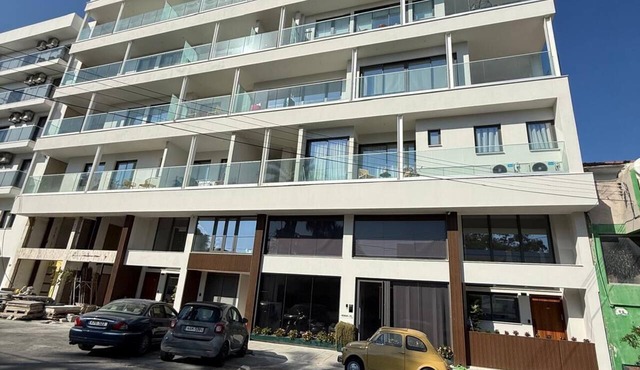 Modern business studio in central Larnaca - AC, WiFi, elevator in Larnaka