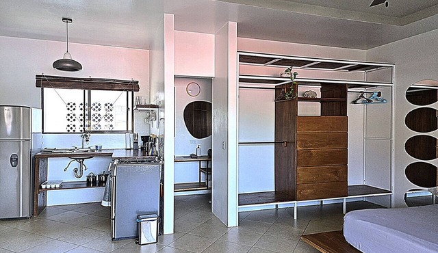Modern Luxury- In town, Peaceful and Quiet with AC and Hot Water in San Juan del Sur