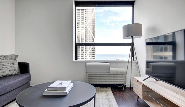 Modern Streeterville 1BR w/Gym, Pool, walk to Navy Pier, by Blueground in Chicago