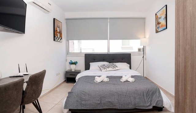 Modern studio in historic center, near beach, view
