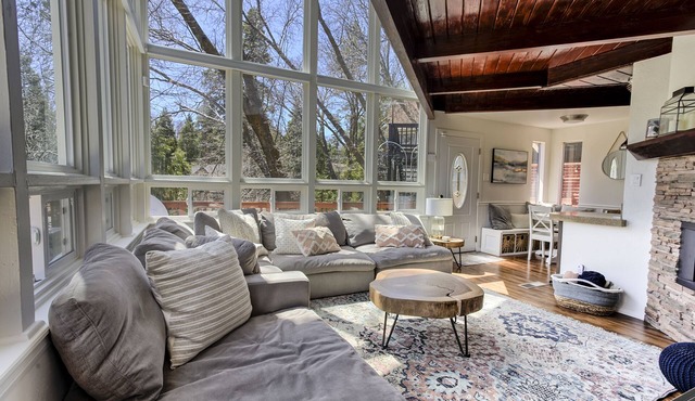 Mountain Escape w/AC Near Village w/Private Lake Trail Access, Deck & BBQ in Lake Arrowhead