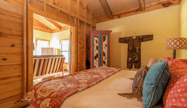 Mountain View Cabin Near Lost Maples & Garner Parks, Utopia and the Frio River in Vanderpool
