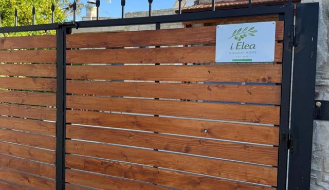NEW 'I Elea' Village House with Courtyard in Letimbou