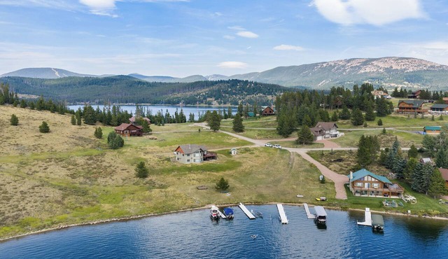 *NEW* Log Cabin Retreat | Lake & Mountain Views in Anaconda