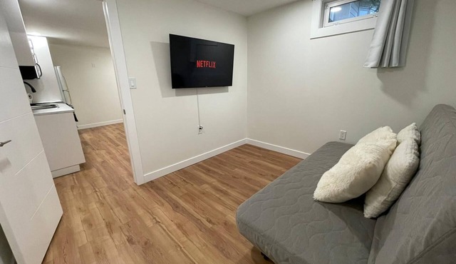 New Modern 2 Bed Suite - Steps From West Edm Mall in Edmonton