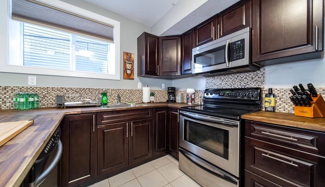 NEW! Modern and Spacious Basement suite w Walk out. in Edmonton