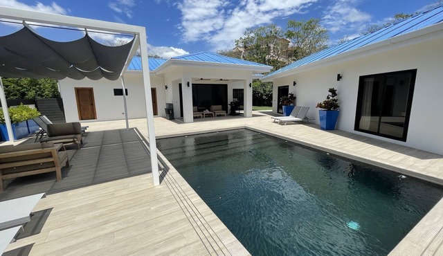 New private luxury home 10 second walk to the beach in Rivas