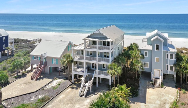 🌊Newly Remodeled 7BR Gulf Front Home with Elevator-Moonstruck🌊 in Cape San Blas