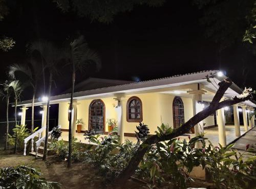 Newly Remodeled Villa Las Flores, 11 guests in Managua