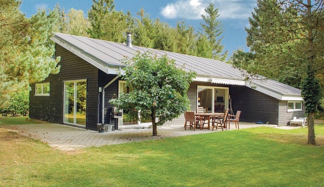 Nice home in Rønde with WiFi in Rønde
