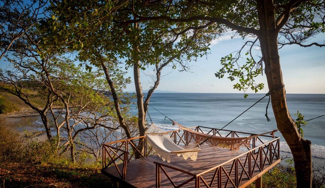 Oceanfront 5bdrm, sleeps 10, AC, pool, fibre optic, Playa Maderas surf break in San Juan del Sur