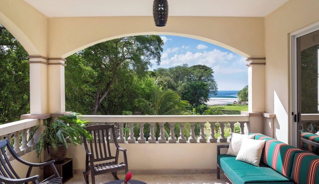 Oceanview 3 bedroom condo, spectacular views of Colorados, 2 free bikes included in Tola