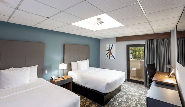 Outdoor Pool And Free Airport Shuttle, Near Cruise Terminal | 4 Relaxing Units in Miami