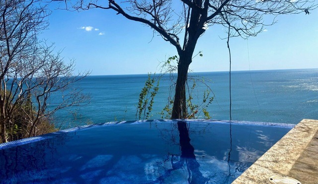 Pacific Ocean Clifftop Oasis, with short walk to a private beach in Redonda Bay in San Juan del Sur