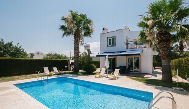 Palm Villa 1 with Private Garden & Pool - Close to the Beach & Ideal for Family/Group Holidays!