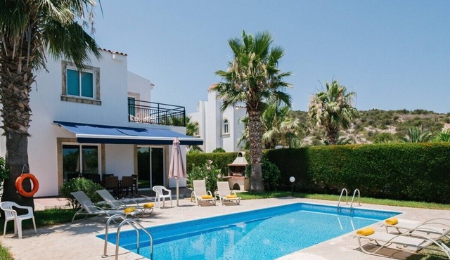 Palm Villa 3 with Private Garden & Pool - Close to the Beach & Ideal for Family/Group Holidays!
