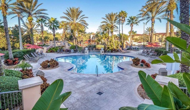 Palms & Parks! Resort Villa 9-miles from Disney w/3 Pools & Lazy River in Davenport