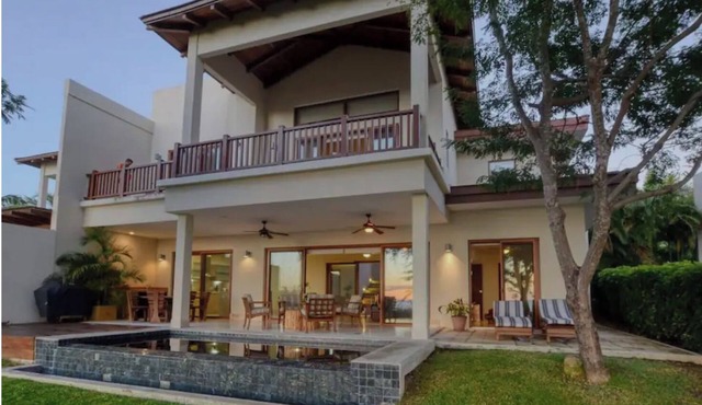 Paradise Retreat Oceanview Villa! in Tola