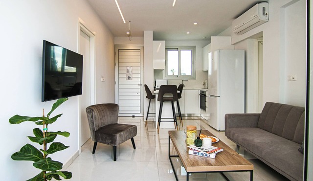 Phaedrus Living: Seaside Executive Flat Harbour 101 in Paphos
