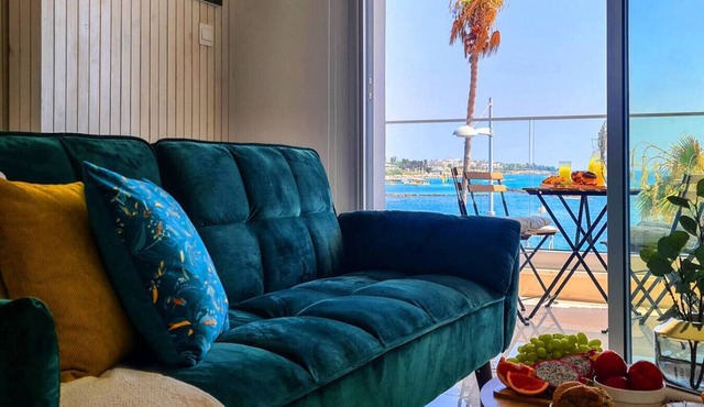 Phaedrus Living: Seaview Flat Lighthouse 49 in Paphos