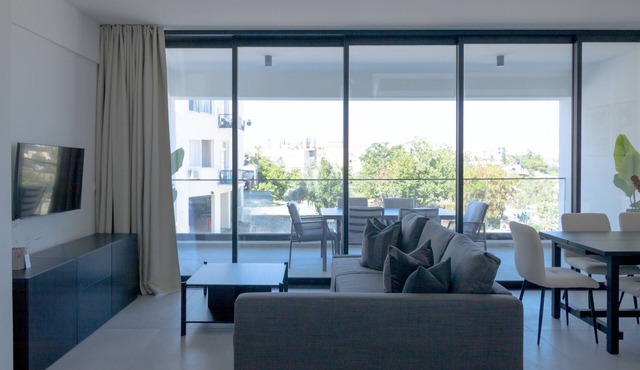 Phaedrus Living: White Hills Suites Panoramic View in Aglantzia