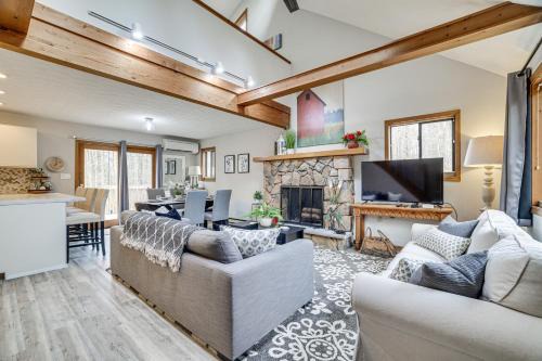 Pocono Pines Home w/Private Hot Tub! in Pocono Pines