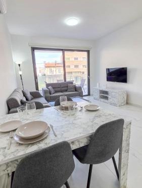 Pool Citylux Apartment in Larnaca
