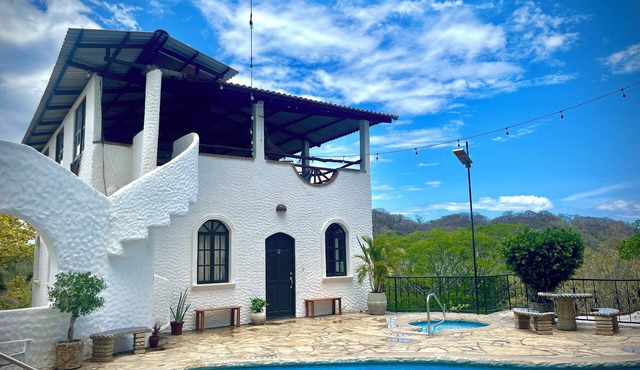 Poolside Cabana by the Beach at Villa ViYarte in San Juan del Sur