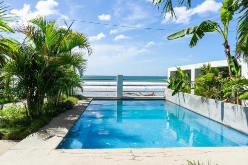 POPOYO BEACHFRONT VILLA, POOL AND SURF in La Albina