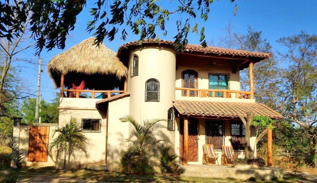 Popoyo Palmeras 2Bed/2Bath Private community steps from beach/surf break in Tola