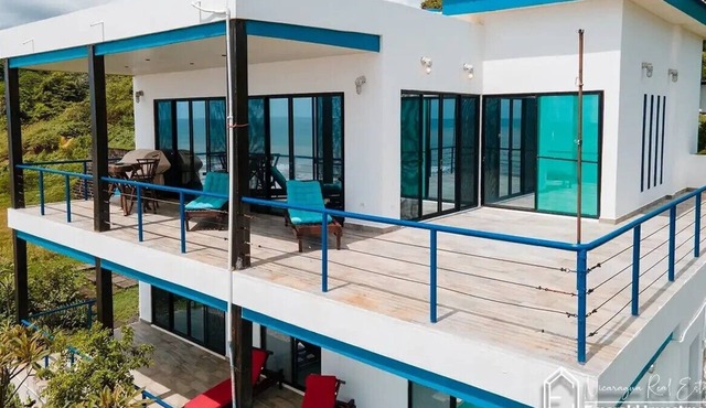 Popoyo Surfers' Dream House: Oceanfront 180° Views, Pool, and 4x4 Special in San Juan del Sur