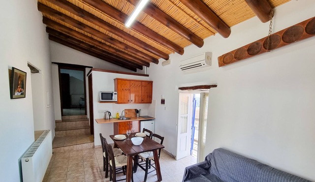 Poseidon Poolview Apartment in Skarinou