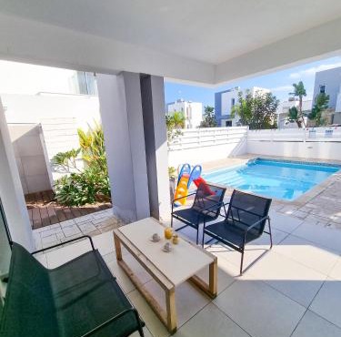 Poser Beach Villa With Private Pool And BBQ in Perivolia
