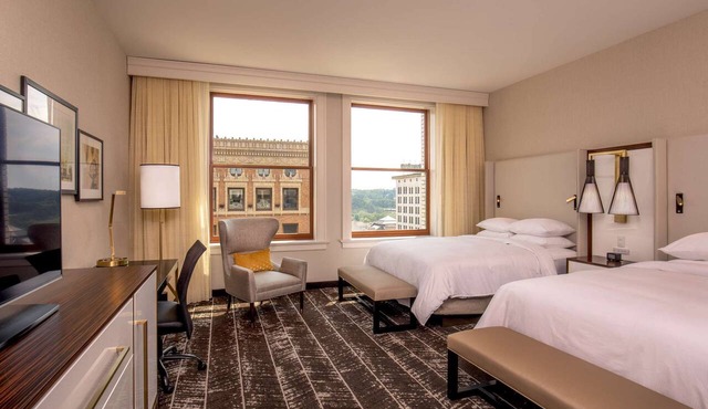Prime Downtown 2 Queen Room | On-Site Dining in Youngstown