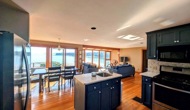Private Beachfront Cottage w/Cadillac Mountain in Hancock