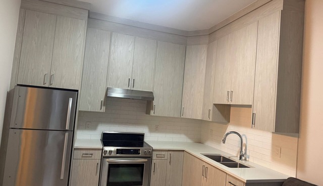Private ground level 1 bed Suite near Surrey Memorial Hospital, Guildford mall. in Surrey