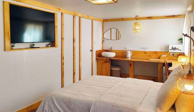 Private little Zen guestroom+ free parking in Middle Sackville