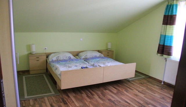 Quiet vacation apartment with three double rooms in Kaumberg