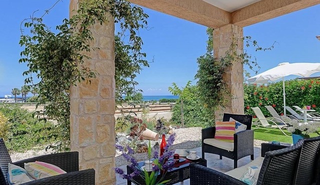 R 5008 Villa Ioannis with Comfortable Seating, Terrace & Dishwasher. in Poli Crysochous