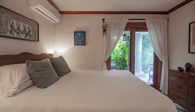 Rancho Santana. Charming garden Casita V-14 surrounded by tropical gardens. in Tola