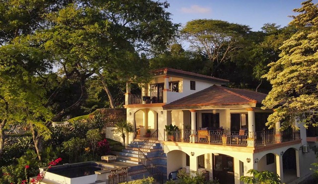 Rancho Santana Home-Best view on world class surf break, 2 min walk to beach in Tola