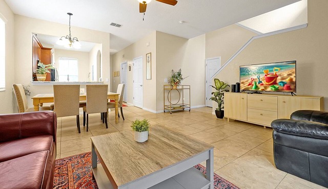 Regal Palms Retreat w/Lazy River, Pool, & near Disney in Davenport