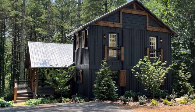 Relaxing Bright Mountain Getaway w/Hot tub - Newly Renovated Cashiers Area Home in Cullowhee