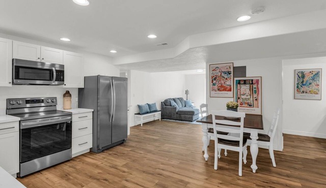 Remodeled 2BR Guest Suite with Full Kitchen in Draper