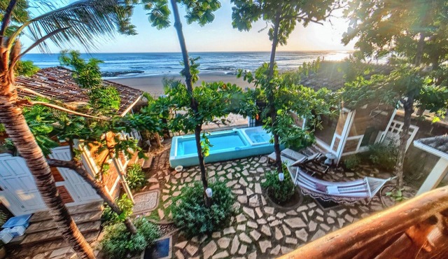 Romantic beachfront Casita with Pool, AC, Surfing & Beautiful Sunsets - Sleeps 4 in Pochomil