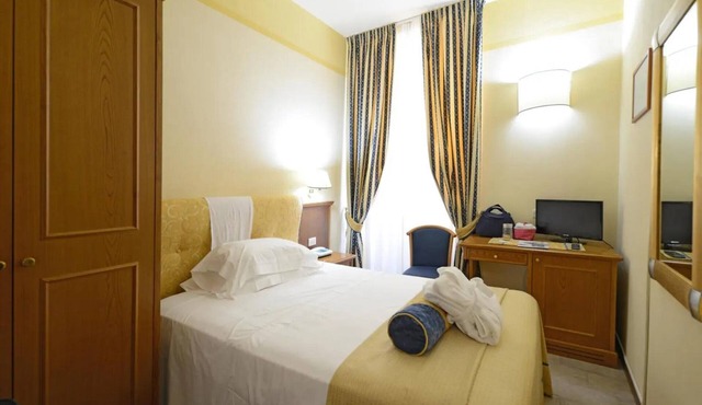 Room 'Tripla 1' with Shared Garden, Wi-Fi and Air Conditioning in Bagni di Lucca