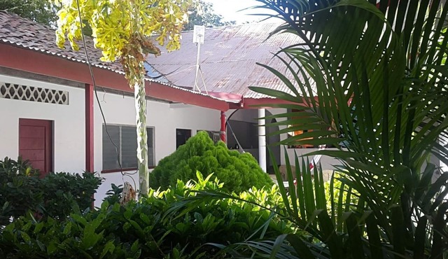 Rooms by the cathedral available $12/person Free breakfast in León